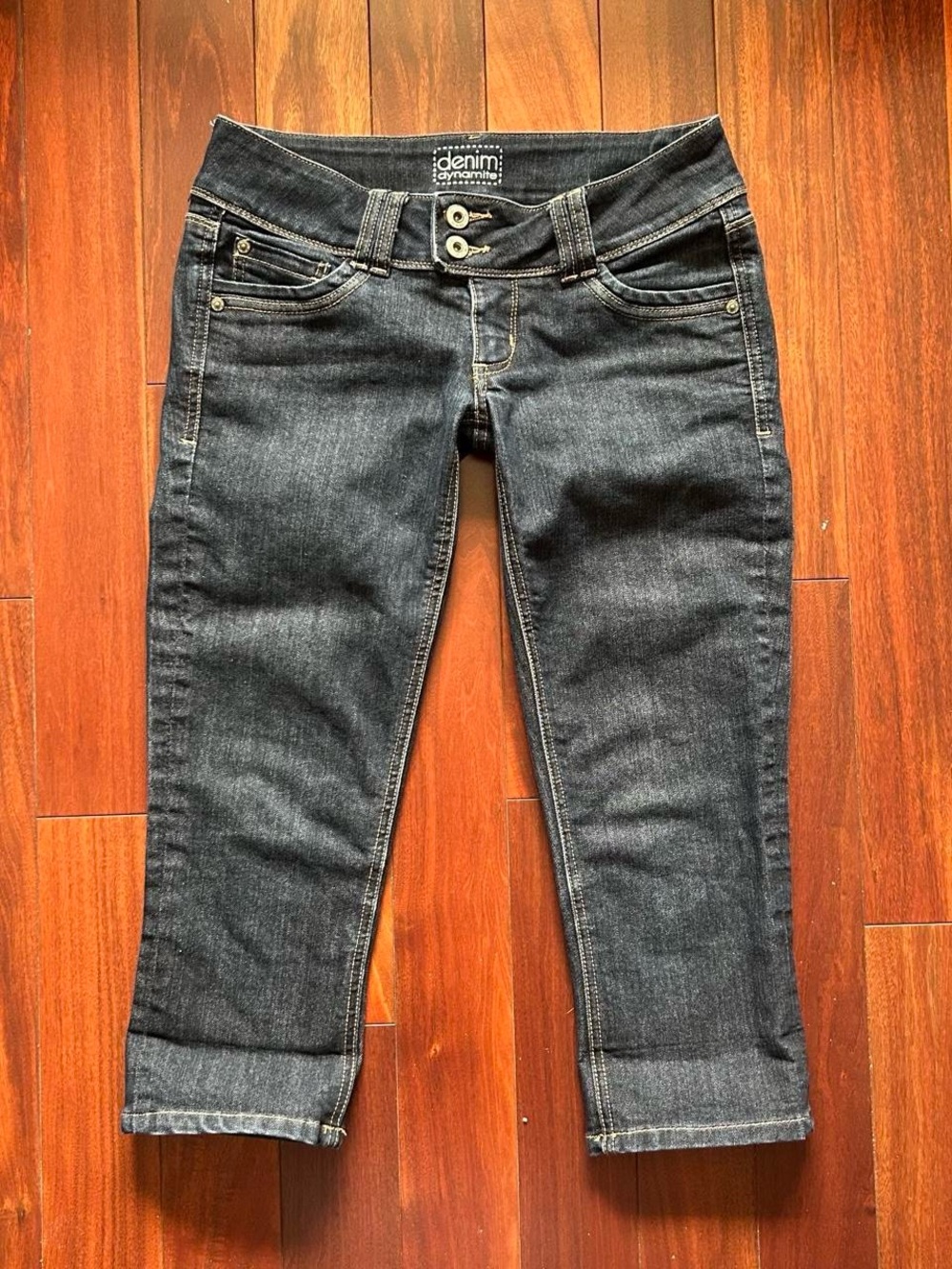 Dynamite Dark Wash Low-Rise Denim Capris